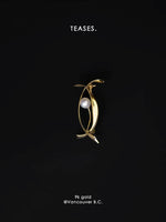 Antique Gold Brooch with Akoya Saltwater Pearl, Classic Collection