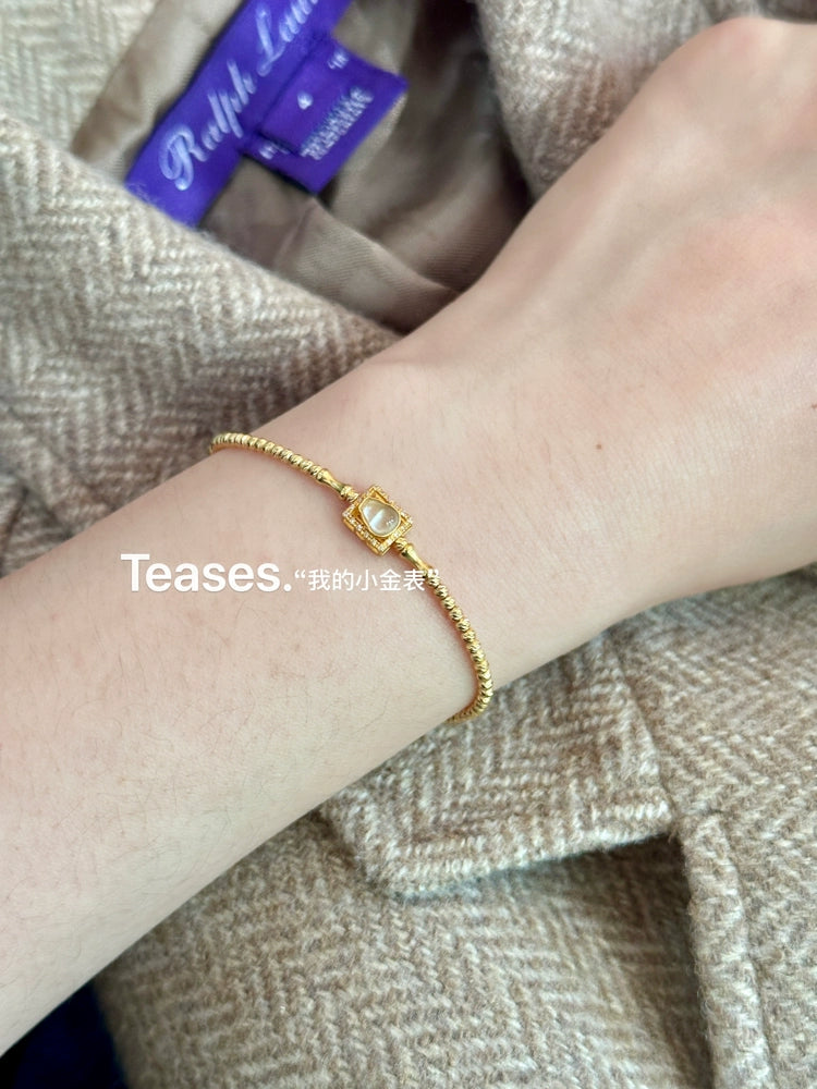 TEASES의 포춘 제이드 말굽 팔찌 | 18K 골드, 다이아몬드 & 천연 아이시 제이드