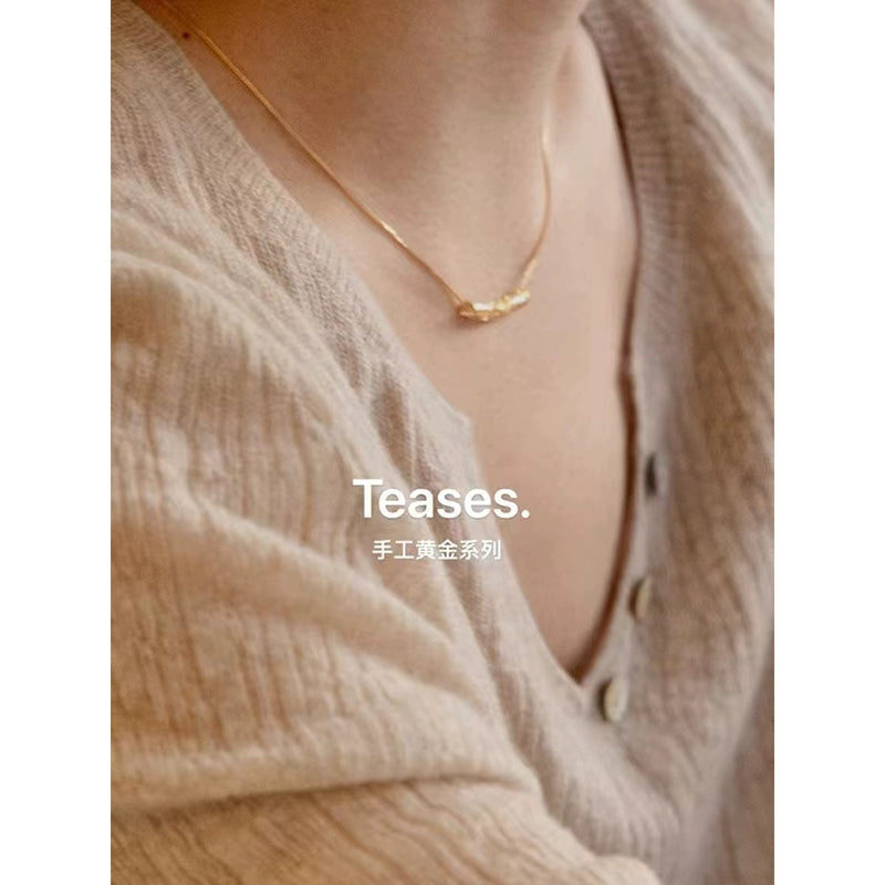Horn of Plenty Hollow Pendant Necklace in 18K Gold