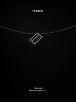 에메랄드 에나멜과 다이아몬드가 세팅된 14K 골드 포춘 아바쿠스 목걸이