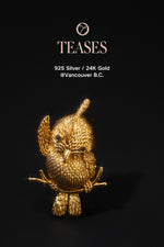 Front view of Golden Parrot brooch pendant in black diamonds on background