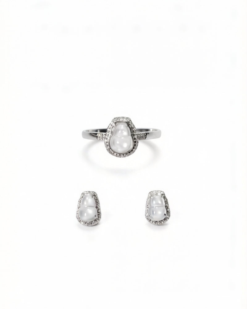 Icy jade gourd ring and matching stud earrings in white gold with diamonds