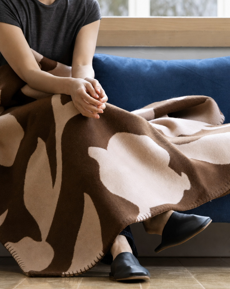 Tulip Jacquard Lambswool Throw Blanket - Image 4