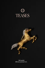 Main image of vintage brooch-pendant in gold with diamonds and pigeon blood rubies from TEASES Collector’s Edition